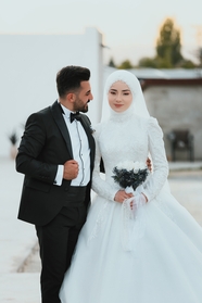 穆斯林俊男美女温馨婚纱照图片
