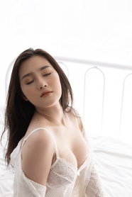 亚洲性感白色蕾丝诱惑美女人体模特图片
