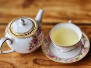 茶壶茶杯茶水茶具摄影图片