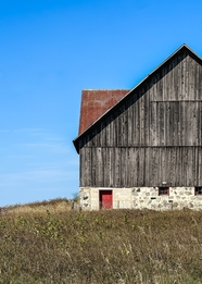 乡村牧场破旧小木屋建筑摄影图片