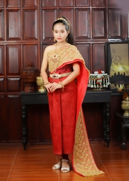 穿着美丽传统泰国服饰的少女美女图片