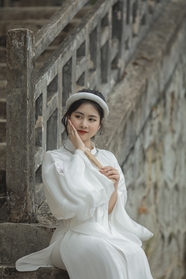 亚洲越南白色奥黛服饰美女写真图片