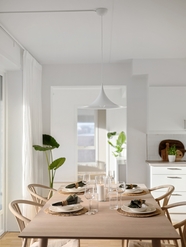 白色室内餐厅餐桌椅餐具图片