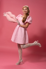 欧美粉色连衣裙白丝袜美女艺术照图片