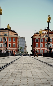 法国城市街道行人建筑摄影图片