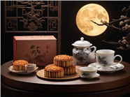 八月十五中秋月饼茶具摄影图片