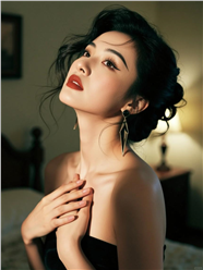 电影氛围感性感美女人体艺术写真图片