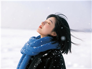 冬季唯美氛围感雪景美女写真图片
