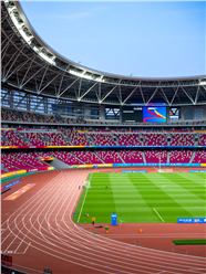 体育馆田径跑道摄影图片