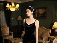 复古黑色吊带礼服美女写真图片