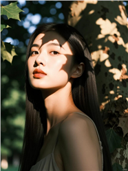 树下光影艺术美女肖像摄影图片