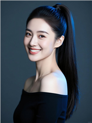 甜美微笑高马尾美女写真图片