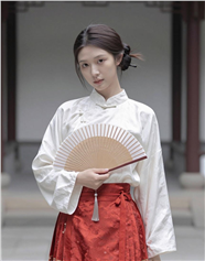 白色中式上衣红色马面裙古典美女图片