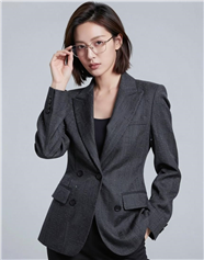 冷淡风商务西装美女图片